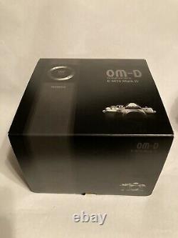 MINT Olympus om-d e-m10 mark iv Body only 566 shots With Box, Accessories