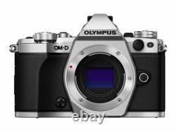 NEAR MINT Olympus OM-D E-M5 Mark II Digital Camera Silver Body N074